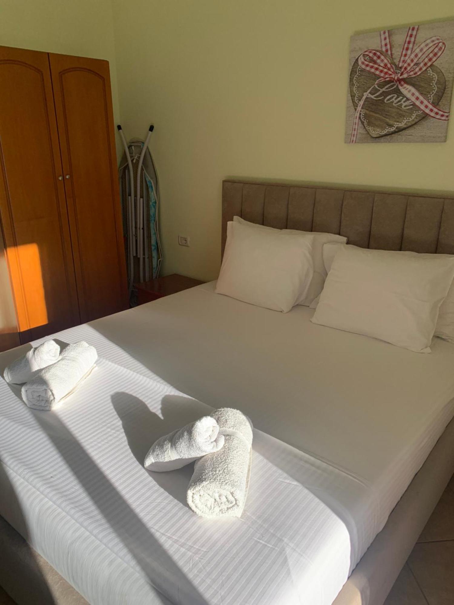 Guest - Sea Breeze Apartments Sarandë Buitenkant foto