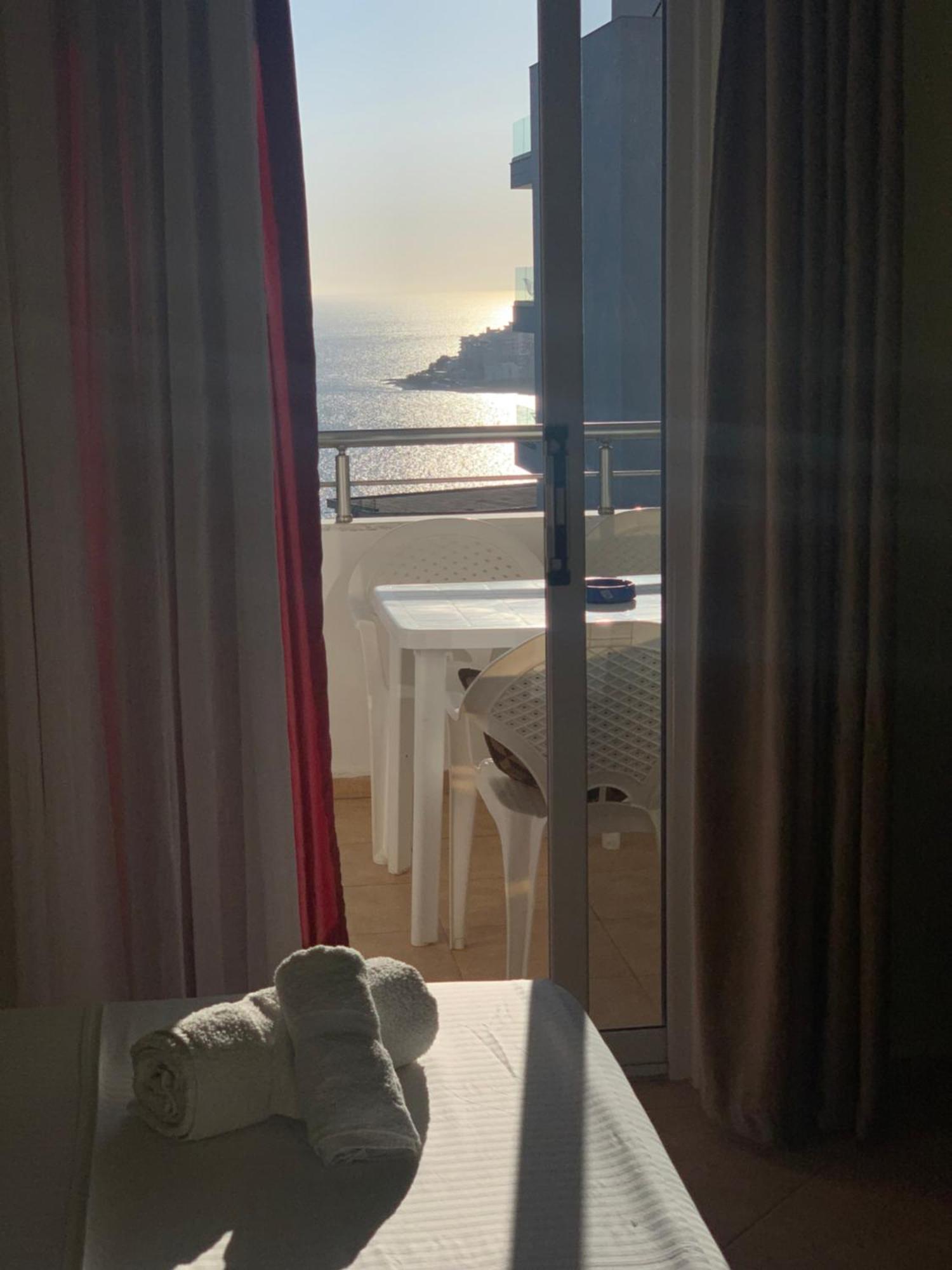 Guest - Sea Breeze Apartments Sarandë Buitenkant foto
